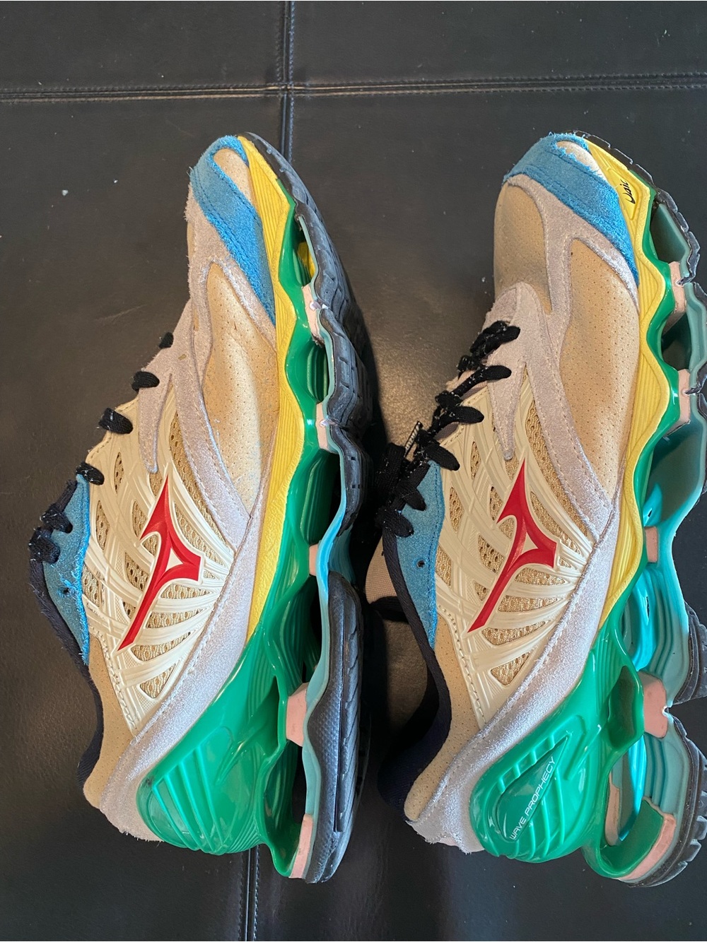 Highly collectible Mizuno Wave Prophecy LS x Hiroshi Nagai ‘City Pop’,  Sz 9.5